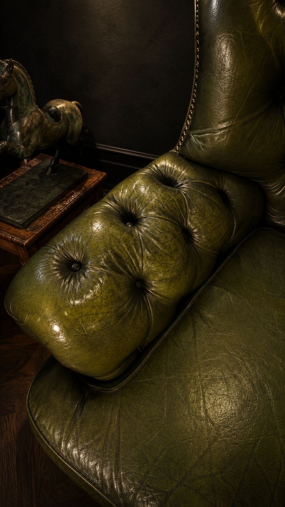 PAREJA DE BUTACAS CHESTERFIELD CLUB EN PIEL VERDE OLIVA - Imagen 2