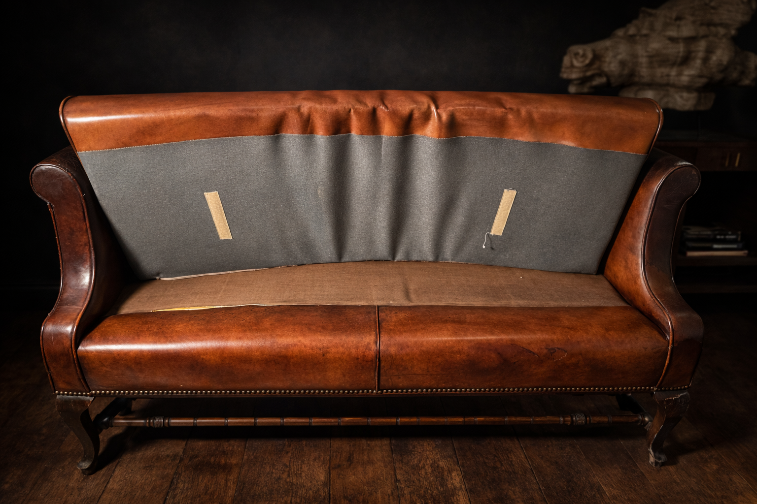 Sofá Chester Wingback de Cuero Patinado - Imagen 3