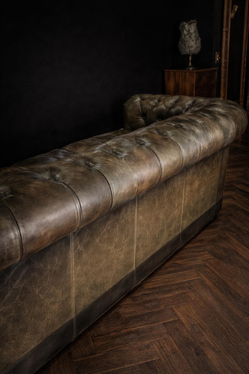 SOFA CHESTERFIELD EN PIEL TONOS VERDES Y COÑAC - Imagen 2
