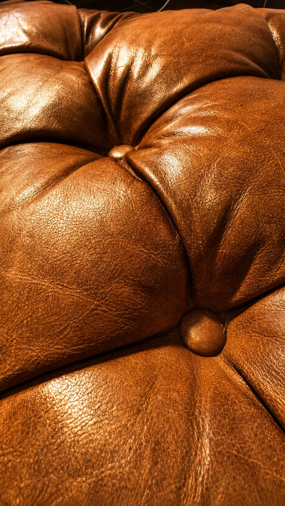 SOFA PIEL ANILINA TIMOTHY OULTON MODELO TRIBECA TUFTED - Imagen 5