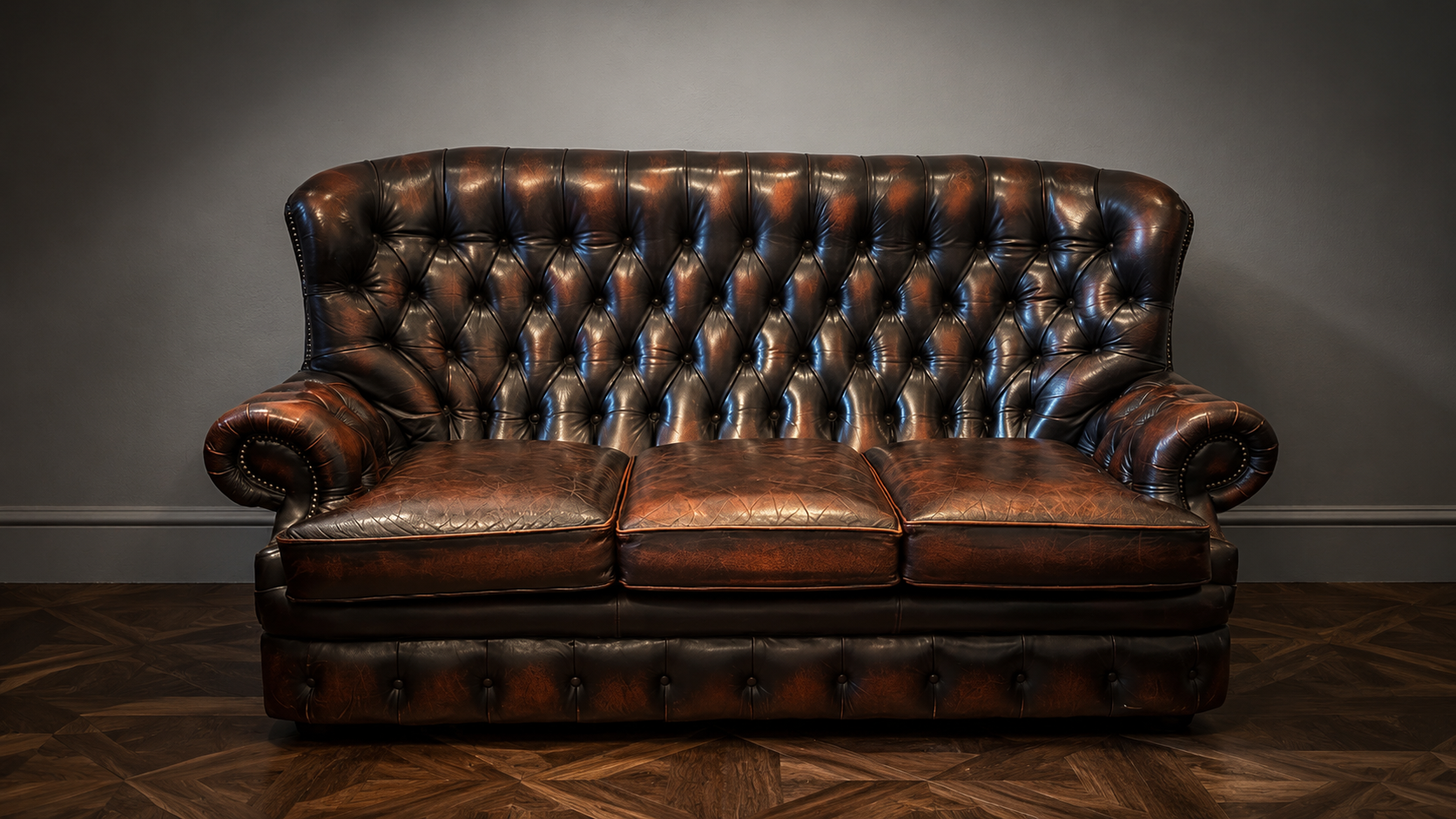 Sofá Chesterfield de cuero con patina - Imagen 5