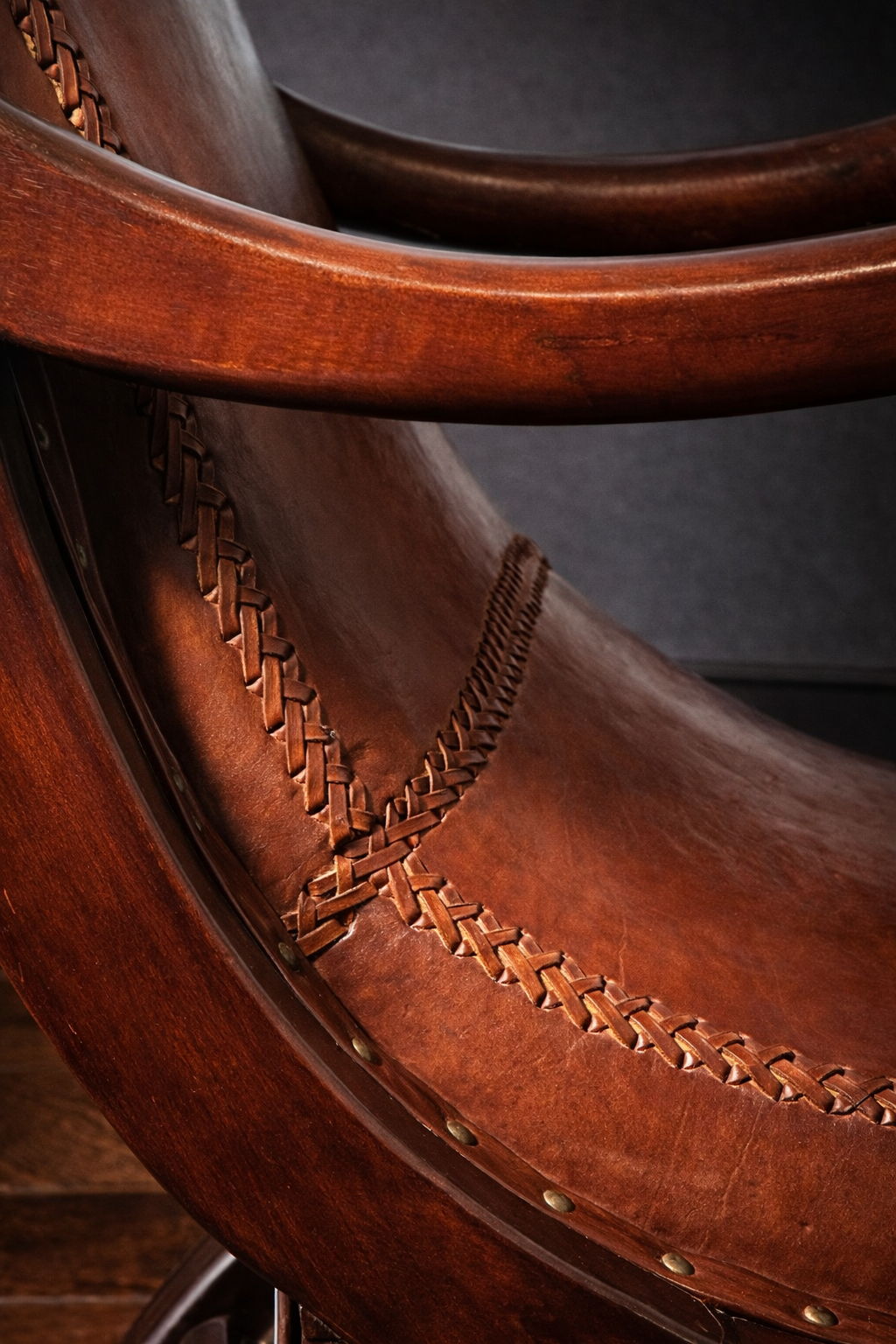 SILLON SAFARI COLONIAL EN PIEL Y MADERA CAHOBA - Imagen 5