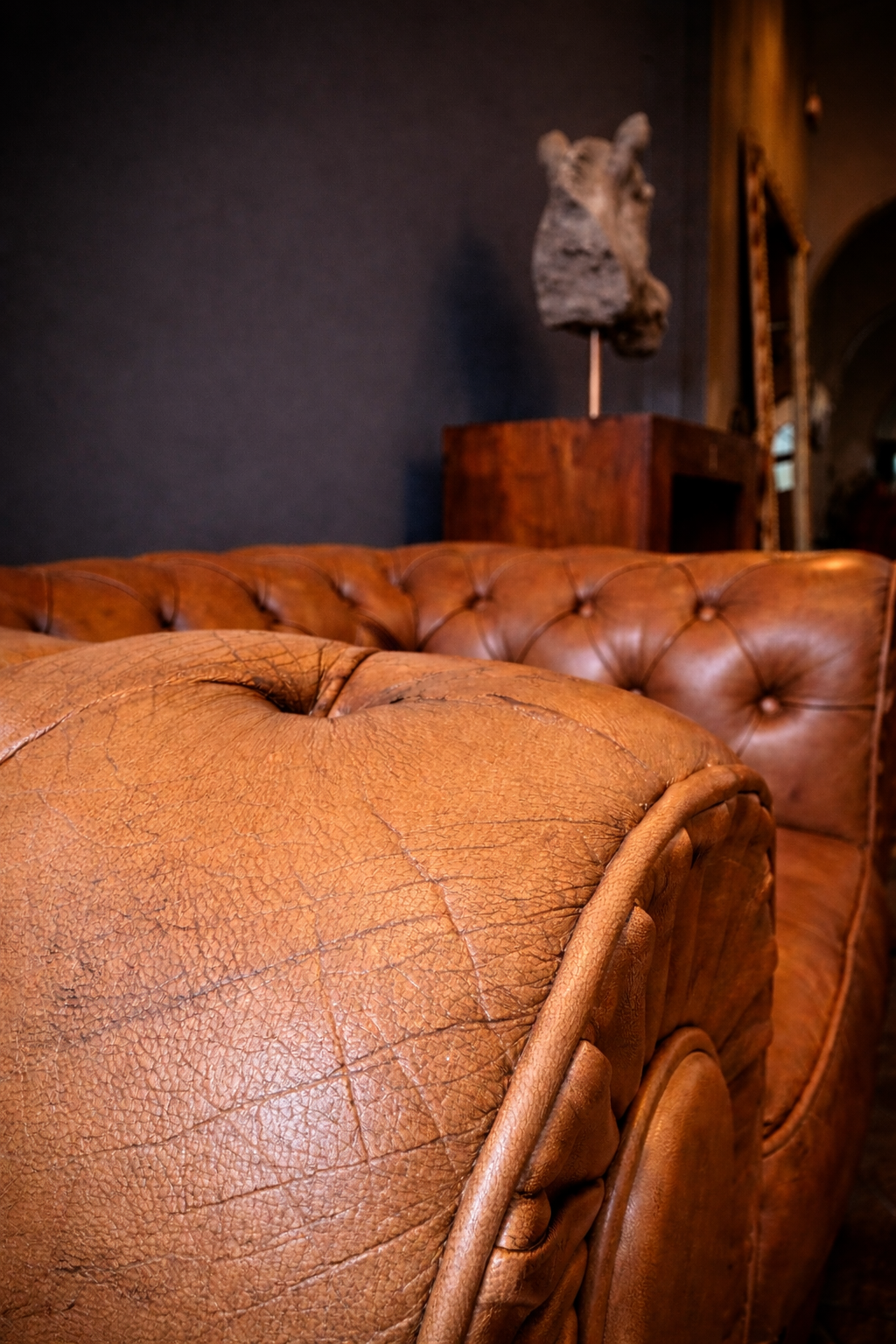 SILLON CHESTERFIELD CLUB INGLES DE CUERO COLOR MIEL - Imagen 8