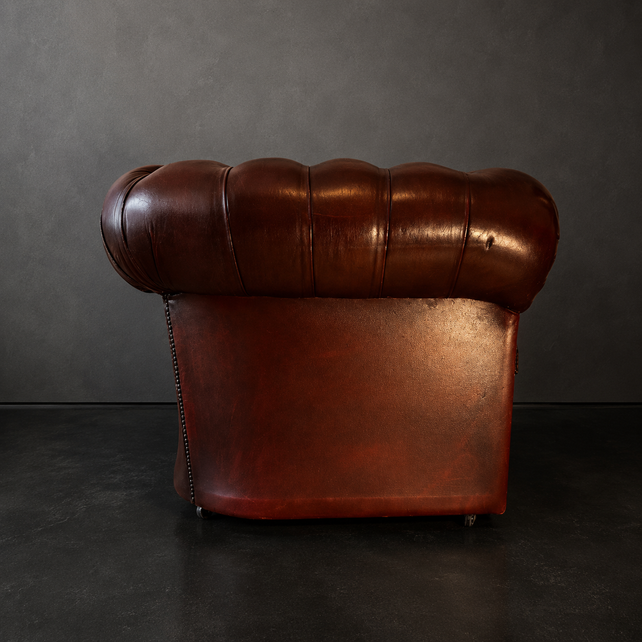 SILLON INGLES CHESTERFIELD EN PIEL BURDEOS - Imagen 11