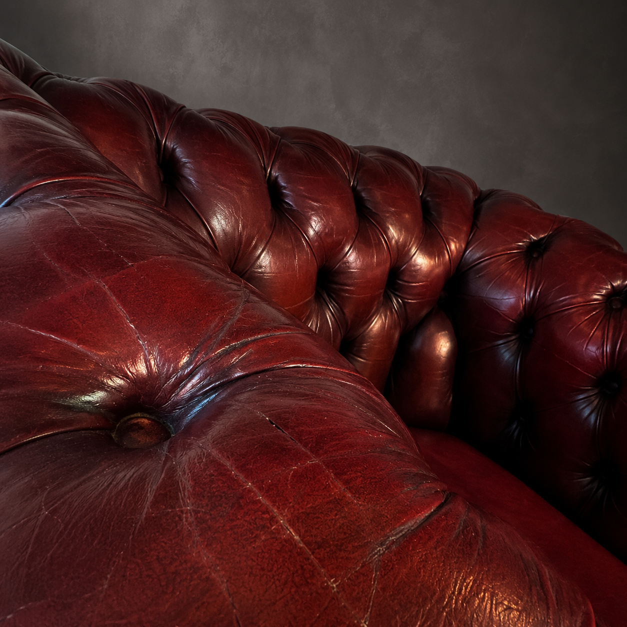 SILLON INGLES CHESTERFIELD EN PIEL BURDEOS - Imagen 6