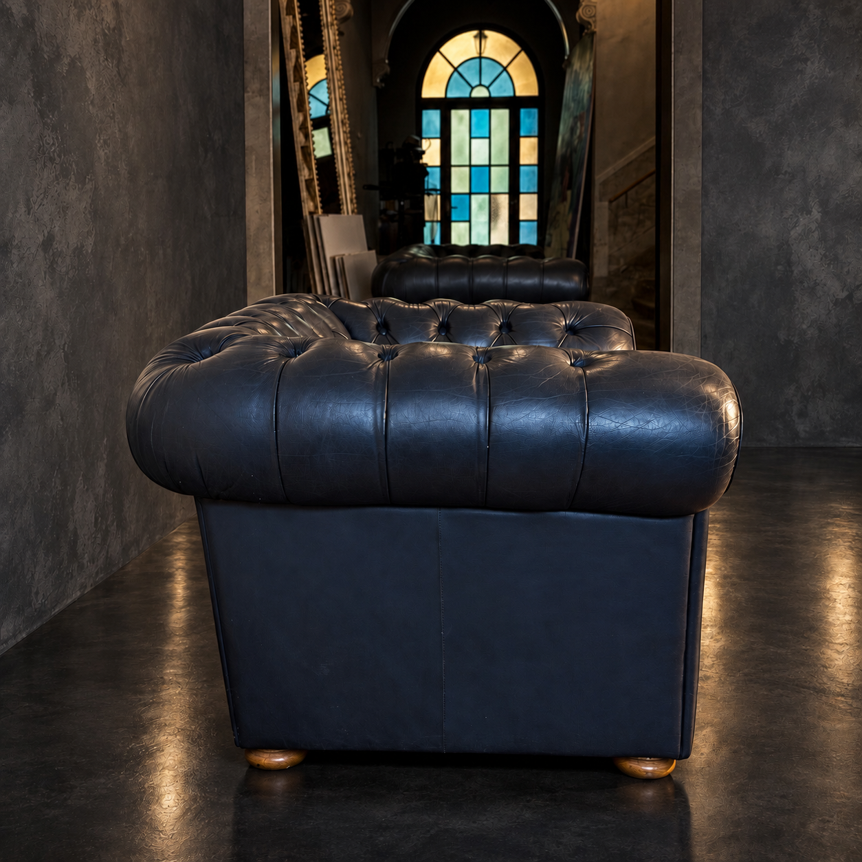 Butaca Chesterfield Club Vintage en Piel Azul Marino con Pátina - Imagen 6