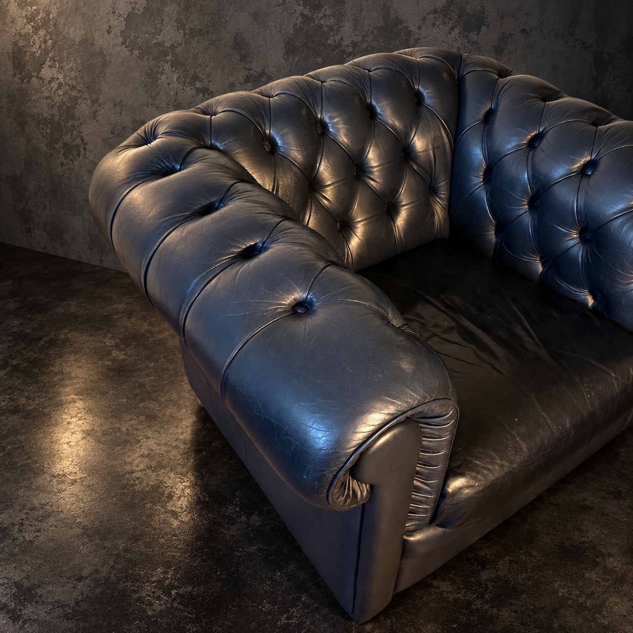 Butaca Chesterfield Club Vintage en Piel Azul Marino con Pátina - Imagen 4
