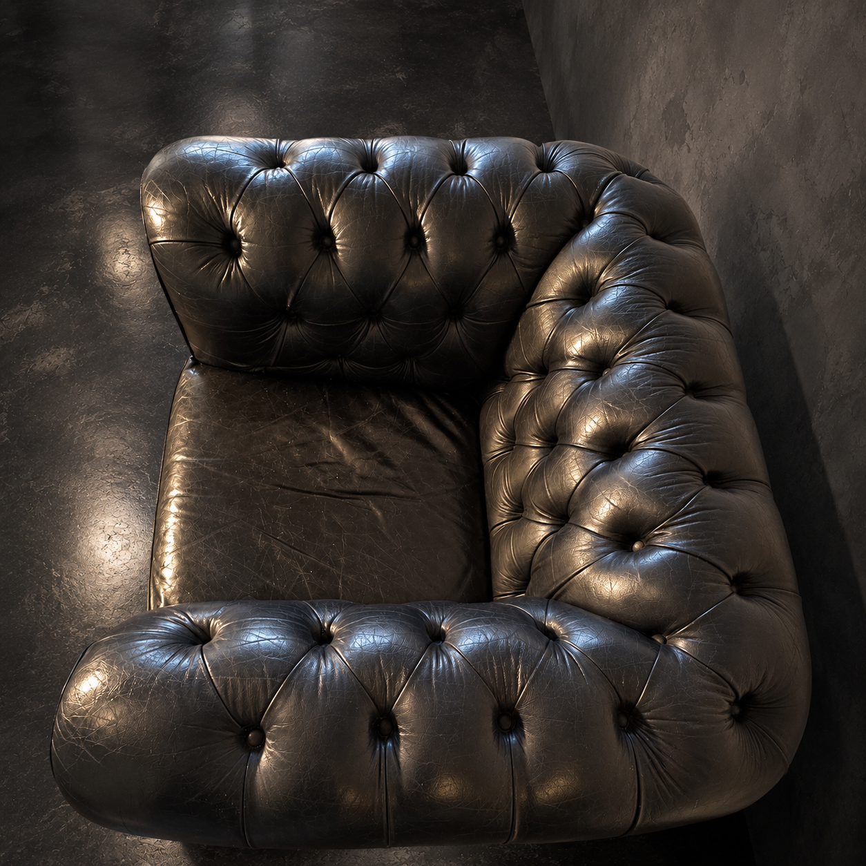 Butaca Chesterfield Club Vintage en Piel Azul Marino con Pátina - Imagen 9